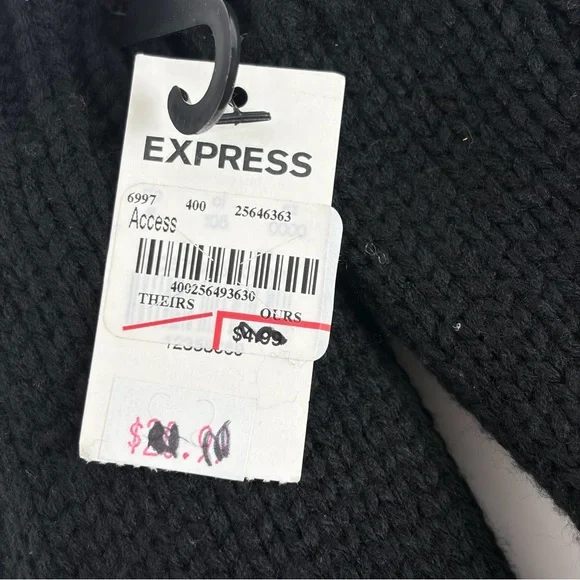 Express Black Ribbed Fingerless Gloves Ruffle Detail NWT - Picture 2 of 5